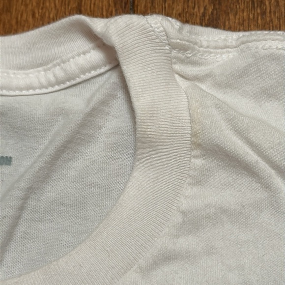 Beacon Threads Love Never Gives Up t-shirt - Picture 4 of 6